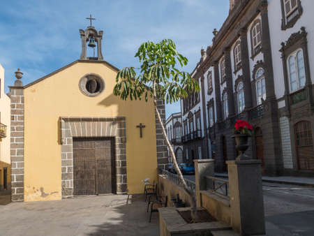 Las Palmas de Gran Canaria, Canary Islands, Spain December 23, 2020: Street at old town Vegueta with historic buildings and church Ermita Espiritu Santoのeditorial素材
