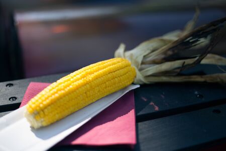  Freshly prepared corn on the cob