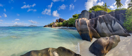 Panoramic view of Anse Source d'Argent Beach, La Digue, Seychellesの写真素材