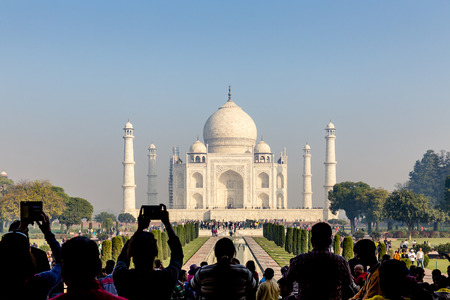 Taj Mahal from main entrance, Agra, Uttar Pradesh, Indiaのeditorial素材