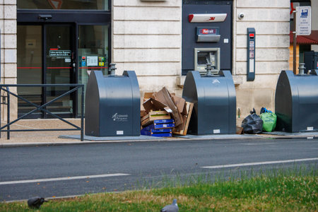 Perigueux, Dordogne, France June 03 2023: Shopping Scenes: The Street Storeのeditorial素材