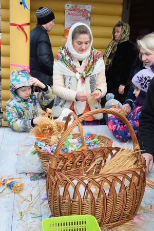 Young girl - the master teaches children to make solomonow figurine carnival at the master class at the Moscow square in St. Petersburgのeditorial素材