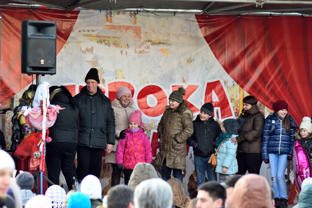ST.PETERSBURG, RUSSIA - MARCH 13, 2016: Mass celebrations on the street scene on the holiday of Maslenitsa at Moscow squareのeditorial素材