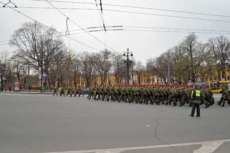 ST.PETERSBURG, RUSSIA - APRIL 28, 2016: A company of soldiers marching on the Palace squareのeditorial素材