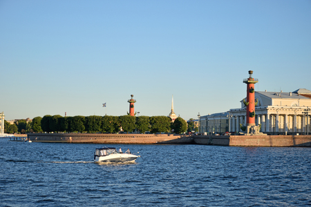 The view of the arrow with Rostral columns and Naval Museum and boat ride on the Neva river.の写真素材