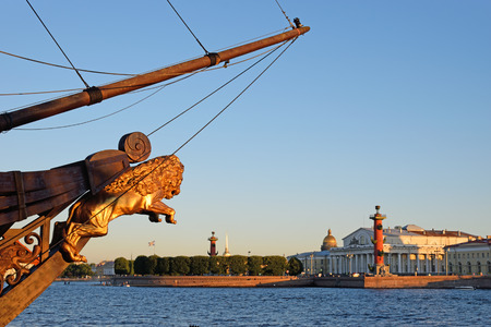 The bow of the ship and the view of the arrow of Vasilevsky island on a Sunny summer day in St. Petersburg.の写真素材