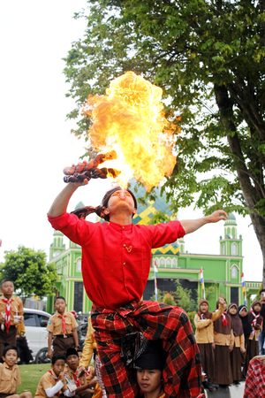 Tenggarong, August 2016 Actraction blow fire from mouth participed street performance in erau International folk art festival in tenggarong.のeditorial素材