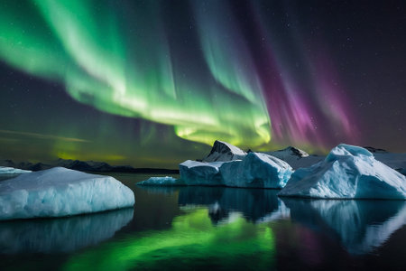 Aurora borealis over icebergs at night, Iceland, Europeの素材