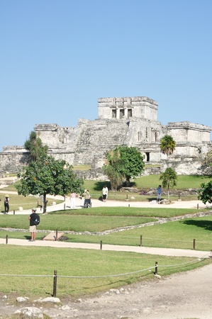 TULUM, MEXICO - March 12: Tourists Visiting Mayan Ruins on March 12, 2011 in Tulum, Mexicoのeditorial素材