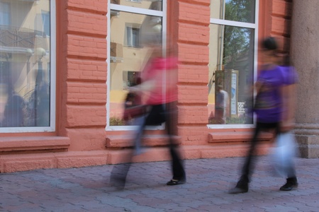 Smudges figures passersby on the street の写真素材