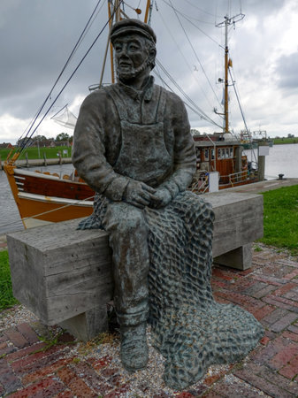 Sculpture of a fisherman in Greetsiel harborのeditorial素材