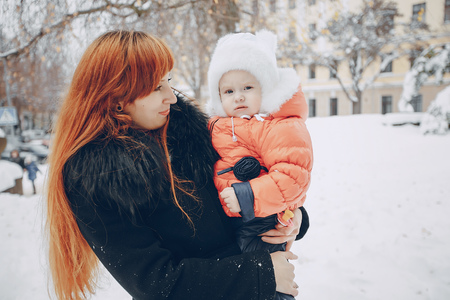 Mother and daughter sitting in a cafe, tea and pyut walking in a winter cityの写真素材