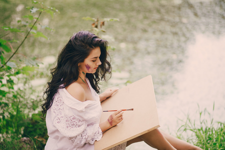 Artist girl in parkの写真素材