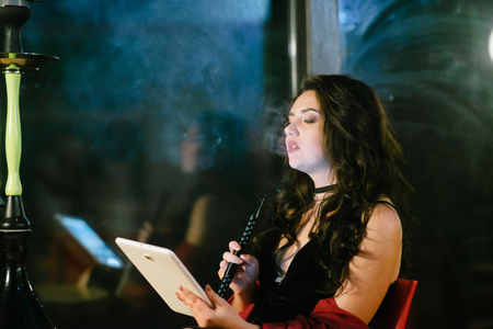 girl with hookah