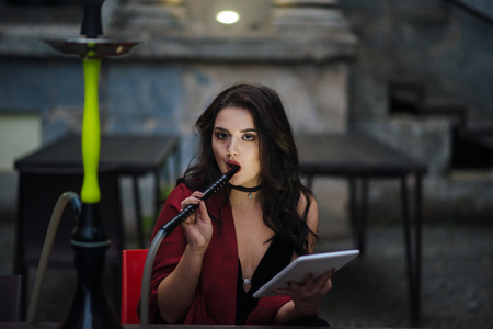 girl with hookah