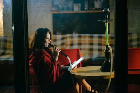 girl with hookah
