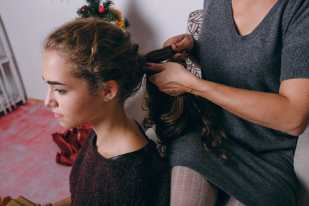 Mom and daughter decorating Christmas treeの写真素材