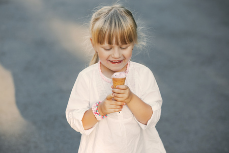 girl with icecreamの写真素材