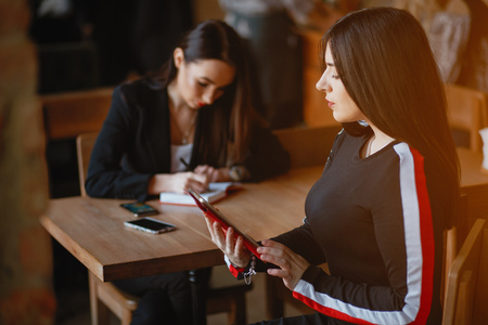 Businesswomen in a cafeの写真素材