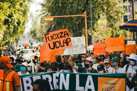 UDLAP students demonstrated for the fourth day to demand the legal surrender of their campus.