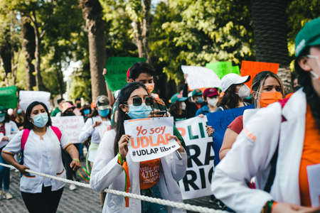 UDLAP students demonstrated for the fourth day to demand the legal surrender of their campus.のeditorial素材
