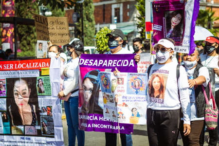 On the way to 8M, a feminist demonstration to commemorate International Women's Day, they demand the clarification of the femicides in Puebla.のeditorial素材