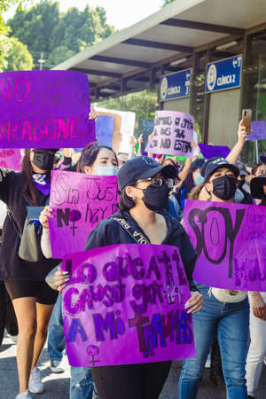 On the way to 8M, a feminist demonstration to commemorate International Women's Day, they demand the clarification of the femicides in Puebla.のeditorial素材