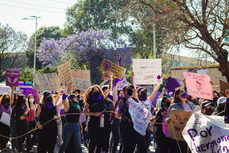 On the way to 8M, a feminist demonstration to commemorate International Women's Day, they demand the clarification of the femicides in Puebla.のeditorial素材