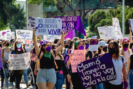 On the way to 8M, a feminist demonstration to commemorate International Women's Day, they demand the clarification of the femicides in Puebla.のeditorial素材