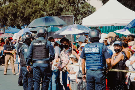 Police detain people with caution tape prior to the May 5 paradeのeditorial素材