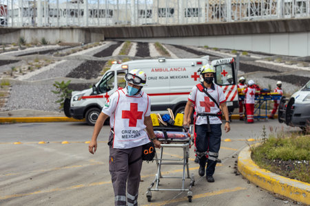 Emergency forces participated in a drill at the JuÃ¡rez-Serdan road interchange to commemorate the earthquakes of September 19, 1985 and 2017.のeditorial素材