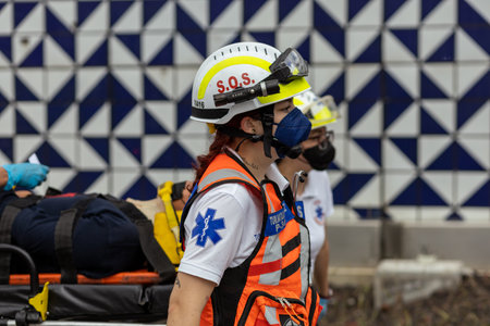 Emergency forces participated in a drill at the JuÃ¡rez-Serdan road interchange to commemorate the earthquakes of September 19, 1985 and 2017.のeditorial素材