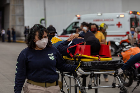 Emergency forces participated in a drill at the JuÃ¡rez-Serdan road interchange to commemorate the earthquakes of September 19, 1985 and 2017.のeditorial素材