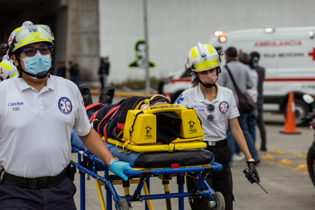 Emergency forces participated in a drill at the JuÃ¡rez-Serdan road interchange to commemorate the earthquakes of September 19, 1985 and 2017.のeditorial素材
