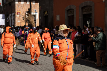 Cleaning personnel known as "naranjitas" parade in the commemoration of the independence of Mexicoのeditorial素材