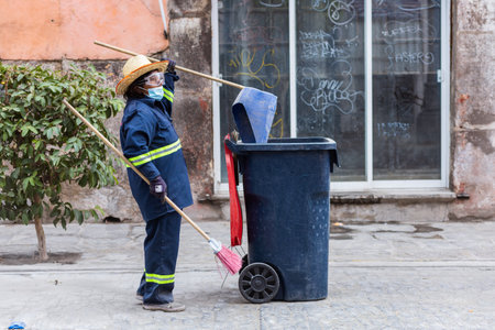 Citizens sweep the streets due to the fall of volcanic ash from PopocatepÃ©tl, which occurred on May 21 during the eruption of PopocatepÃ©tlのeditorial素材
