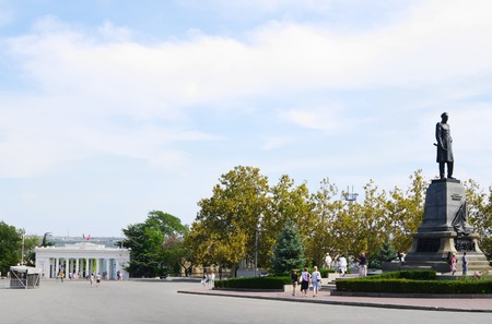 SEVASTOPOL, RUSSIA  - SEPTEMBER 18,2014: Admiral Nakhimov square and monument, look on colonnade of Count's quay.のeditorial素材