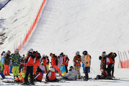 Gangwon-do,SOUTH KOREA -  February 17, 2018 : Daemyung Vivaldi Park ski resorts, A lot of people are enjoying ice skiのeditorial素材