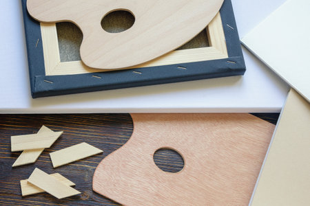 Stretched canvases,  canvas wedges, wooden palettes and drawing paperの写真素材