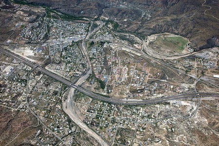 Aerial view of Black Canyon City, Arizona with Interstate 17 running through the middleの写真素材