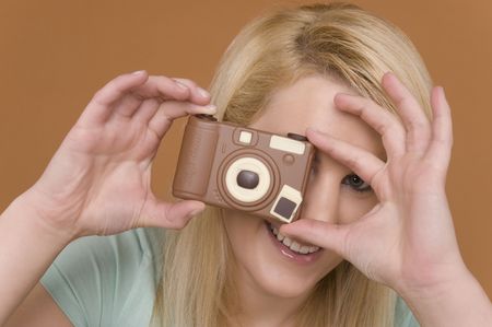 A woman makes fotos