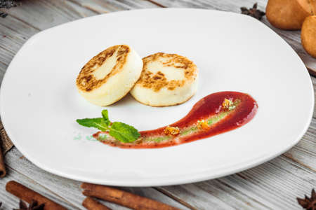 Russian cottage cheese pancakes syrniki with berry sauce, horizontalの写真素材