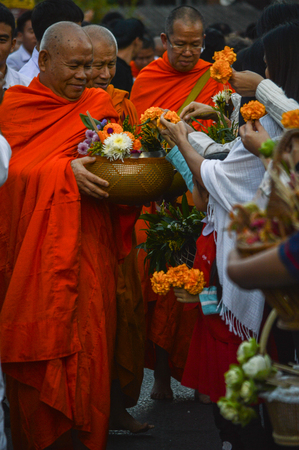 Chiang Rai, Thailand : December 29, 2016. Floral Offerings Festival 1st time of traditional merit making ceremony.Phradhammarajanuwatra receive flowerのeditorial素材