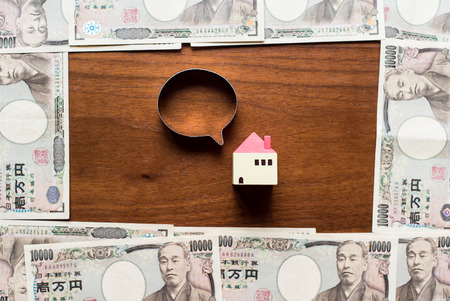 Speech balloon and house and ten thousands japanese yenの写真素材