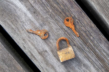 little old rusty padlock with keysの写真素材