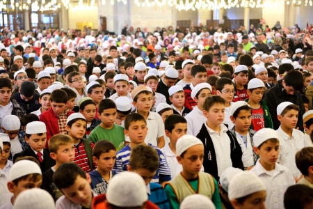 ISTANBUL, TURKEY - OCTOBER 6  Fatih Mosque to pray for the kids on October 6, 2013 in Istanbul  Held in Istanbul Fatih Mosque  I turned to prayer, I begin 7  is about 7 thousand children participated in the program のeditorial素材