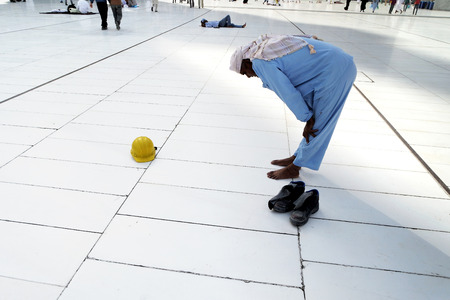 MECCA, SAUDI ARABIA - FAB 5: Praying outside kaaba, Muslim workers on Fabruary 5, 2015 in Mecca, Saudi Arabia. Muslims all around the world face the Kaaba during prayer time.のeditorial素材