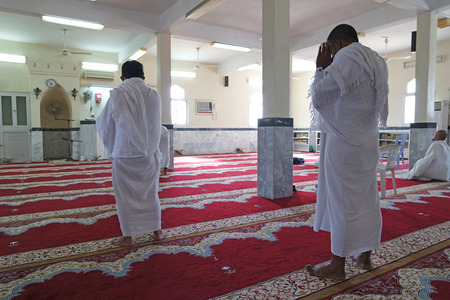 MECCA, SAUDI ARABIA - FEBRUARY 4: Hudeybiye the mosque, Muslims praying in the ihram, on February 4, 2015 in Mecca, Saudi Arabia. Hudeybiye mosque, where Muslims are known as nibs Rdvan allegiance to their prophet.のeditorial素材