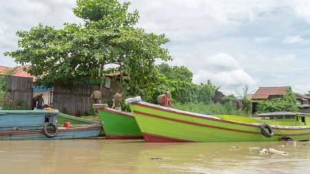 The activity of traditional sand miner at Karang Mumus river, Samarindaのeditorial素材