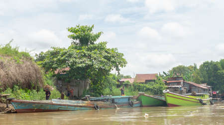 The activity of traditional sand miner at Karang Mumus river, Samarindaのeditorial素材